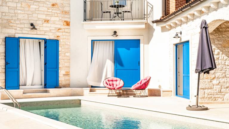 Fully equipped ample villa with grill, yard & private pool | Dogs allowed — photo 2