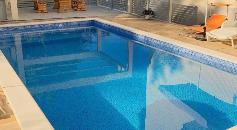 Charming rental apartment with barbeque, terrace & pool | Pets are welcome in Podstrana