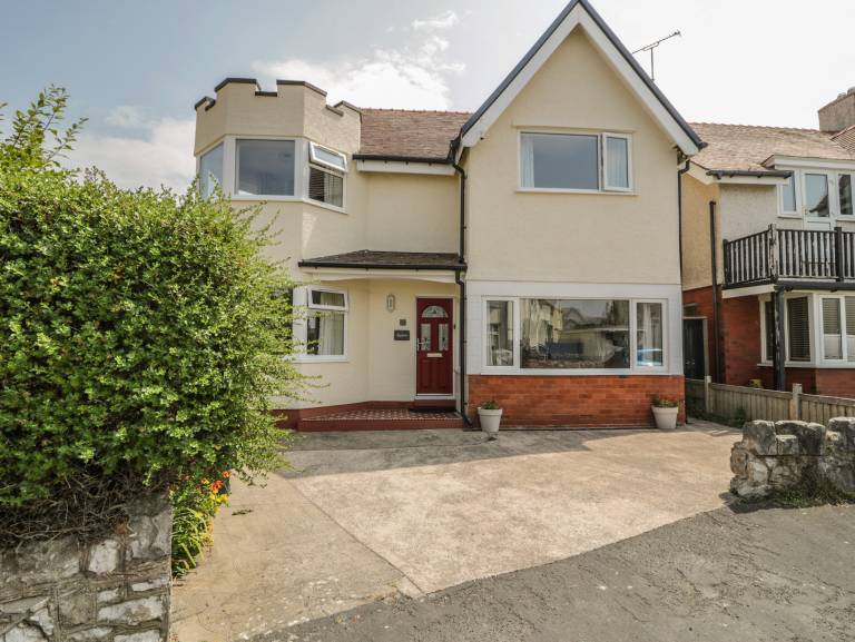 Cottage Colwyn Bay