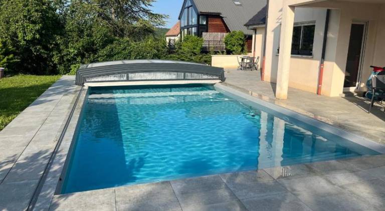 Apartment with pool — photo 4