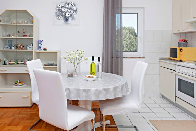 Fully equipped charming rental apartment with terrace & grill | Next to the beach | Pets allowed — photo 5