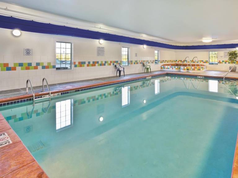 La Quinta Inn & Suites by Wyndham Rochester Mayo Clinic S — photo 3