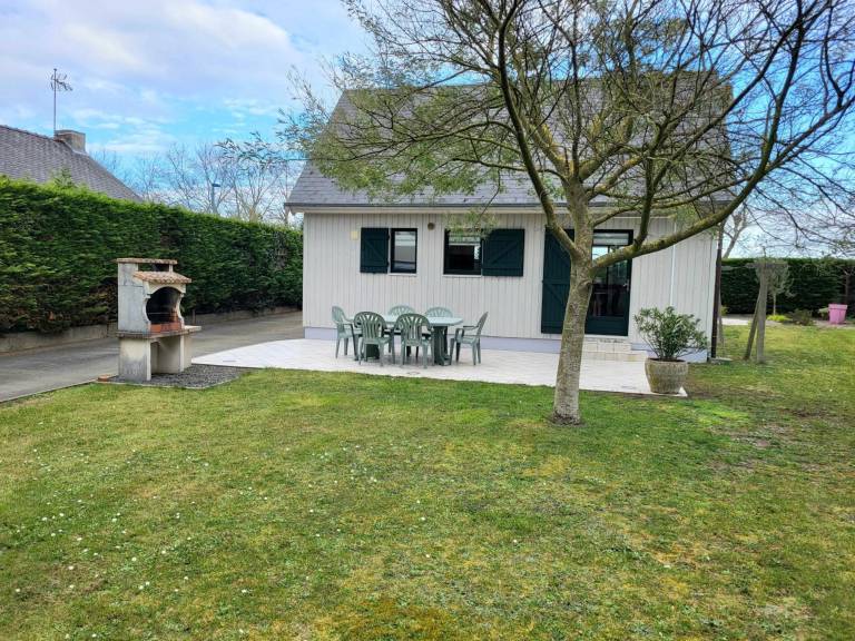 Vacation home with barbecue, terrace & garden | Garden view in Coutances