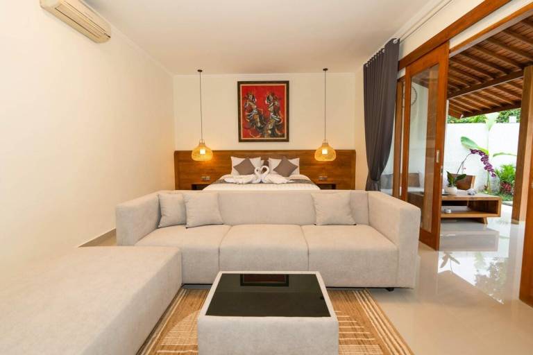 Villa with yard, pool & hot tub | Good for workation — photo 2