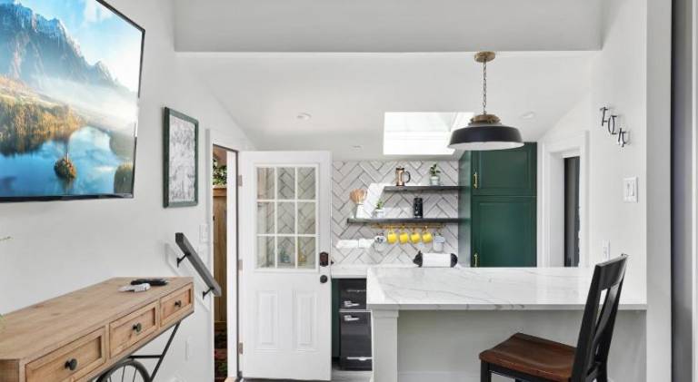 The Cozy Yellow Cottage in Dilworth — photo 4