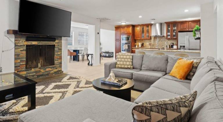 Vacation home with hot tub & pool | Suitable for remote work — photo 3
