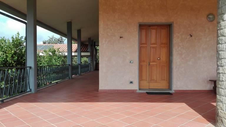 Villa with yard — photo 3