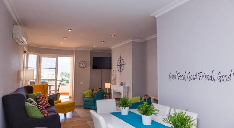 Serviced apartment with pool, yard & terrace — photo 5