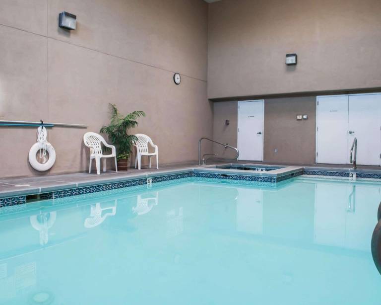 Econo Lodge Albuquerque Old Town — photo 2