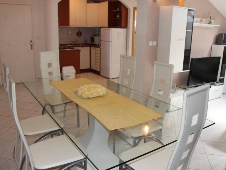 Rental apartment with BBQ & yard | Sea view | Pets allowed — photo 3