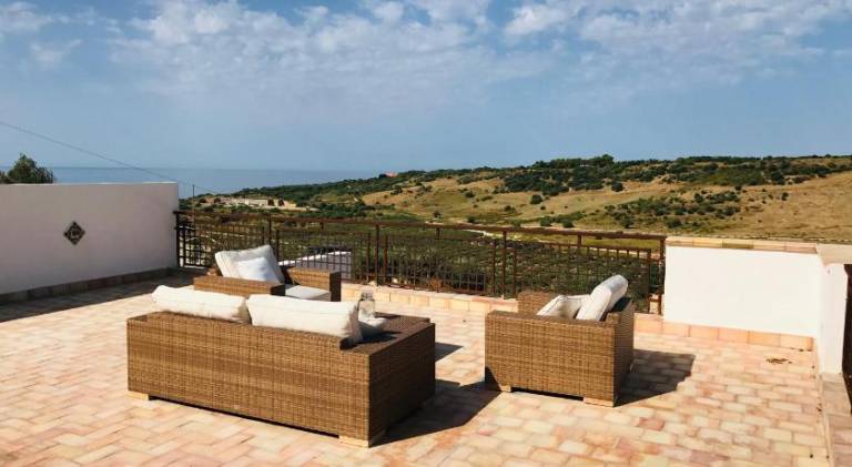 House with yard, barbecue & pool — photo 4