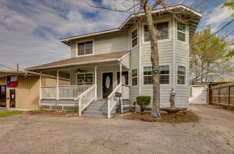 < 1 Mi to Downtown Conroe: Charming Apartment — photo 3