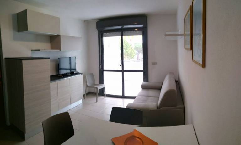Apartment with pool — photo 4