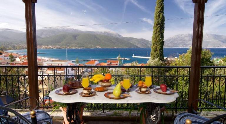 Fully equipped house with yard, BBQ & patio | Next to the beach | Pet-friendly in Kefalonia