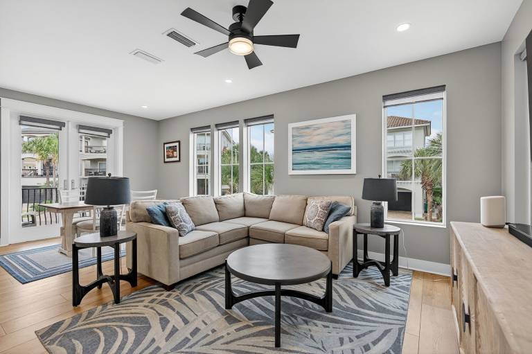 Storybook - Pet Friendly Home Near the Beach with Private Pool — photo 4