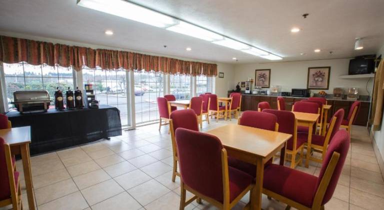 Bridgeway Inn & Suites - Portland Airport — photo 4