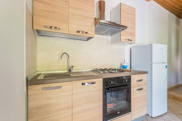 Holiday apartment with pool, grill & patio — photo 4