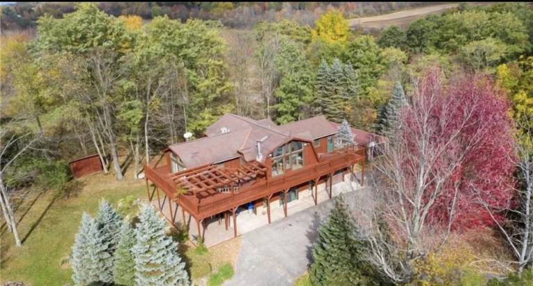 House  Findley Lake
