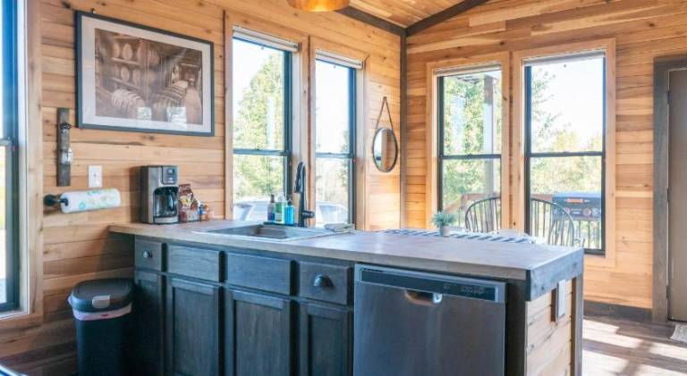 Chalet with jacuzzi — photo 3