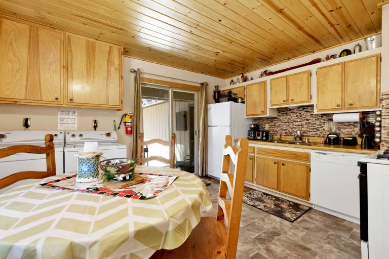 Reality Escape Central Retreat at Big Bear Lake — photo 4