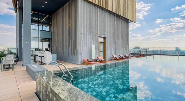 Apartment with pool — photo 3