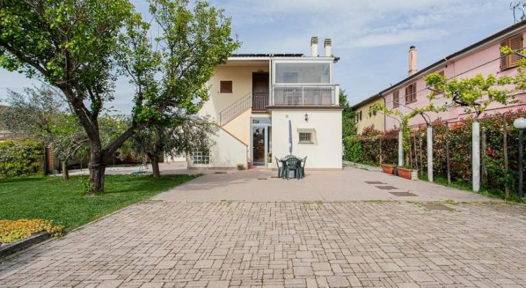 Fully equipped nice apartment with yard, patio & grill | Suitable for remote work | Pets allowed — photo 5