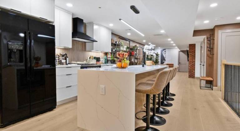 North End 2-Story Penthouse Prime Location — photo 2