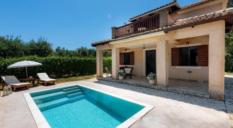 Villa with yard, terrace & private pool in Zakynthos