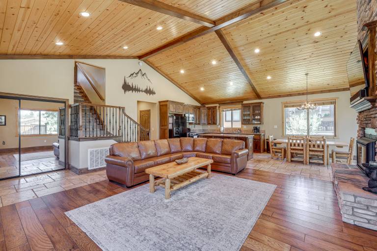 Walkable Big Bear Lake Home w/ Private Hot Tub! — photo 5