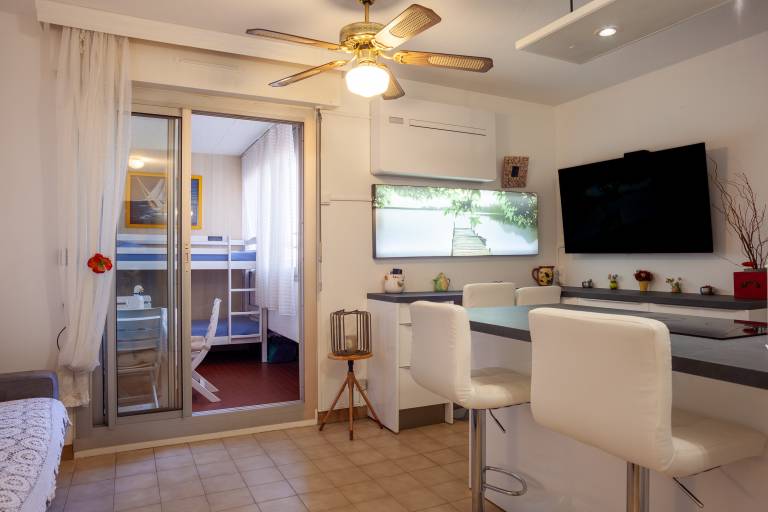 Studio "Near the Beaches" with Private Loggia and Wi-Fi — photo 2