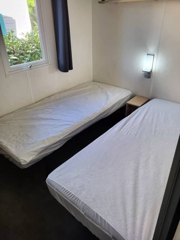 Campsite Du Bois de Beaumard - Mobile-home VIP - 29 m² - 2 bedrooms - Double deck SPA (maximum 2 adults or family) 4 people — photo 5
