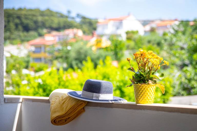 Fully equipped beautiful holiday apartment with BBQ & terrace | Pet-friendly in Rab