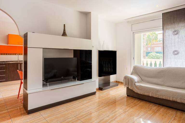 Fully equipped beautiful villa with terrace, pool & fast internet | Perfect for remote work | Pets are welcome — photo 3