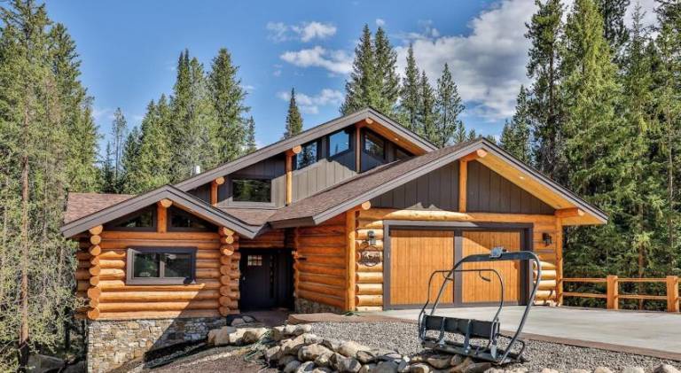 New creek side chateau guest suite! Booking for Ski Season NOW! With hot tub! in Winter Park, CO