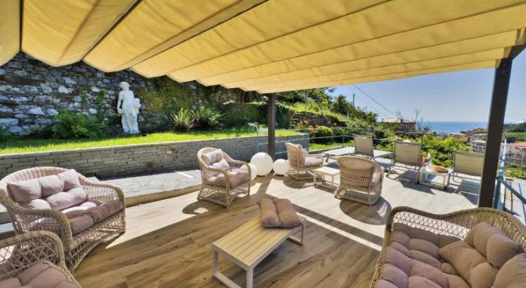 Serviced apartment with patio, yard & jacuzzi | Beach nearby | Pets allowed — photo 5