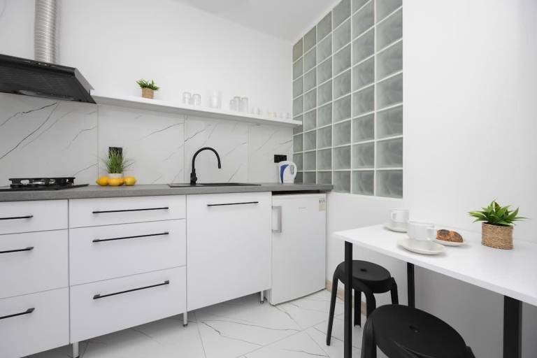 Apartment with fast internet | Next to Próżna Street — photo 3