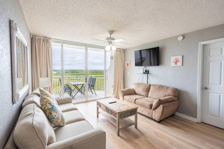 Fully equipped condo with pool | Pets allowed — photo 3