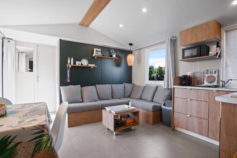 New Comfortable Mobile Home with Private Terrace, Garden, and Air Conditioning — photo 3