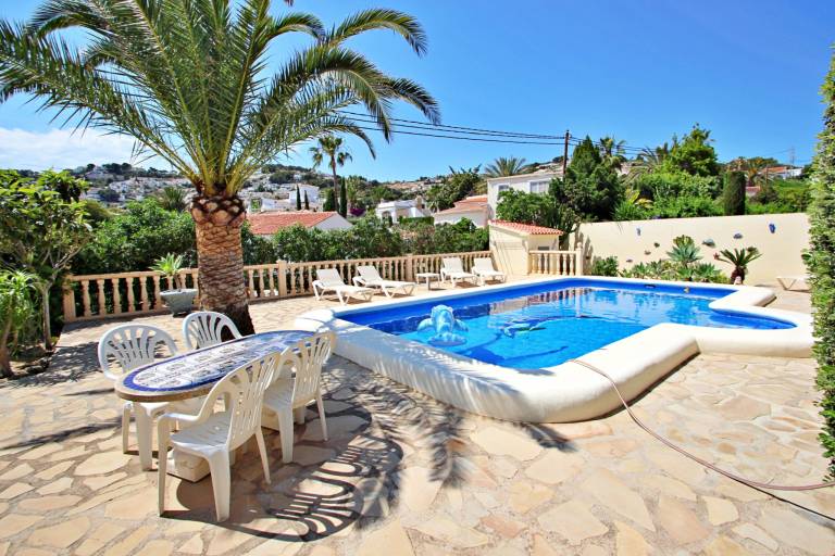 Villa with patio, yard & grill — photo 4