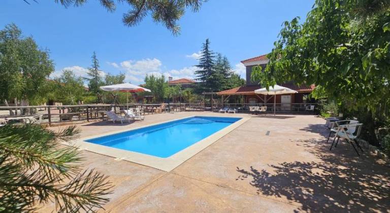 Vacation home with terrace, BBQ & private pool | Perfect for remote work | Pet-friendly — photo 3