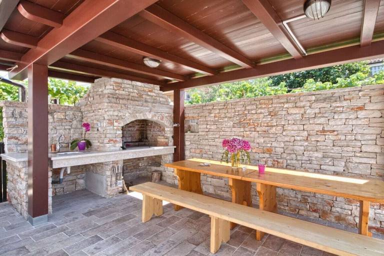 Vacation home with BBQ, pool & garden — photo 4