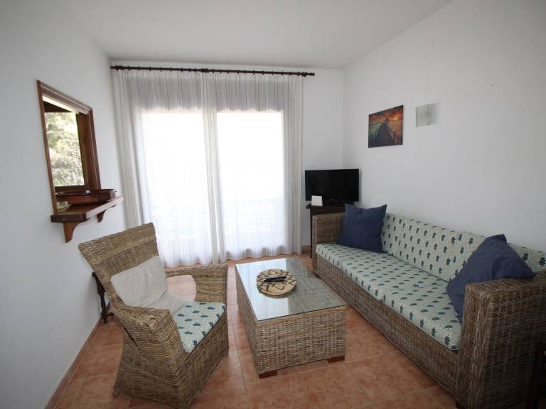 Vacation home with barbecue, private pool & terrace — photo 5