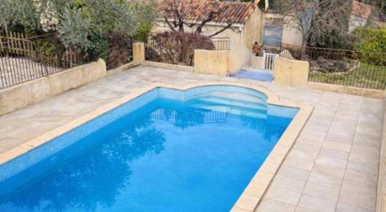 Rental apartment with 1 room for 4 persons in Gréoux-les-Bains