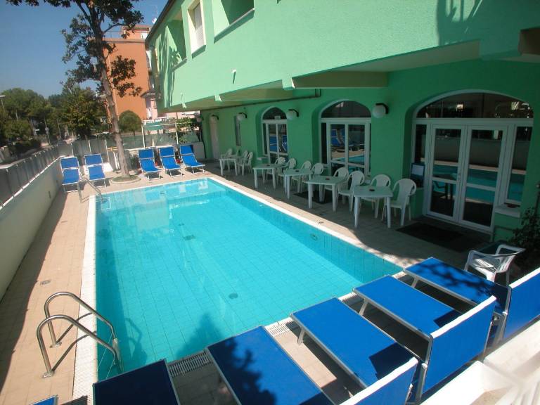 Rental apartment with yard, terrace & pool — photo 4