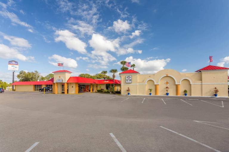 Howard Johnson by Wyndham Lakeland in Lakeland, FL