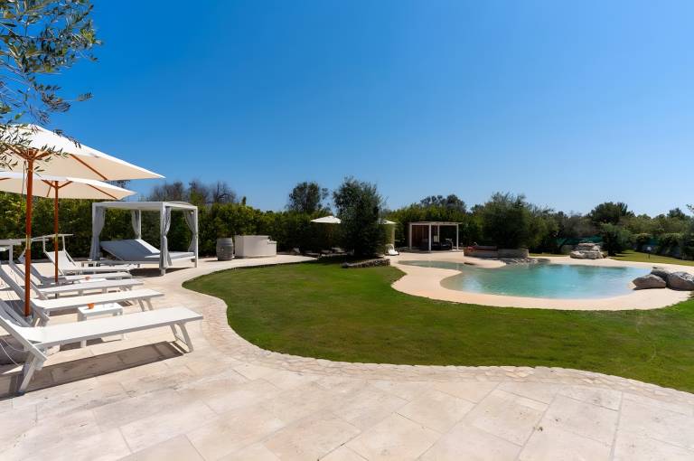 Villa 'Tenuta degli Ulivi Luxury Relax' with Private Pool, Wi-Fi, and Air Conditioning — photo 4