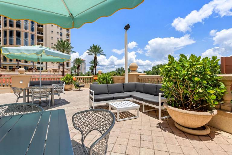 Hampton Inn & Suites St. Petersburg/Downtown — photo 5