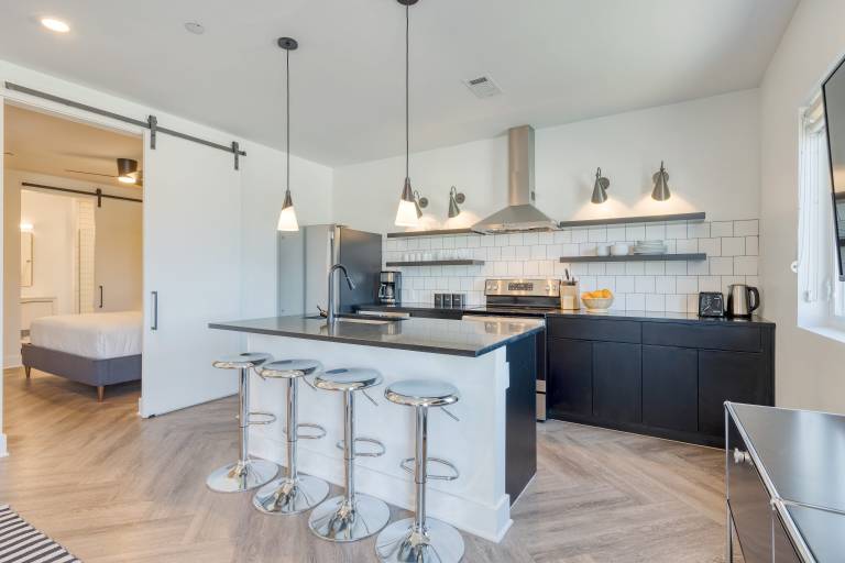 Carter 204 by AvantStay 1BR Balcony