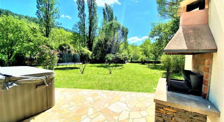 Gite et chambre d'hotes LE MERCOIRE, piscine chauffee et jacuzzi — photo 5