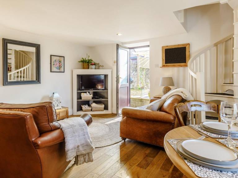 Fully equipped cottage with yard & terrace | Pet-friendly — photo 3
